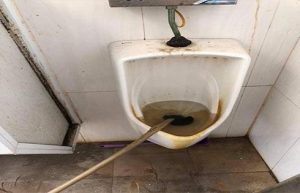 Thông bồn cầu bến cát giá rẻ 100K bảo hành 6 năm