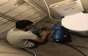 Thông bồn cầu huyện Bến Lức giá 100K bảo hành 6 năm