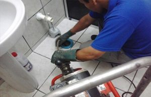 Thông bồn cầu huyện Cần Giuộc giá 100K bảo hành 6 năm