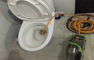 Thông bồn cầu huyện Mộc Hóa giá 100K bảo hành 6 năm