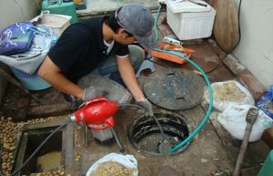 Thông cống nghẹt thị xã kiến tường‎ giá 100K bảo hành 7năm